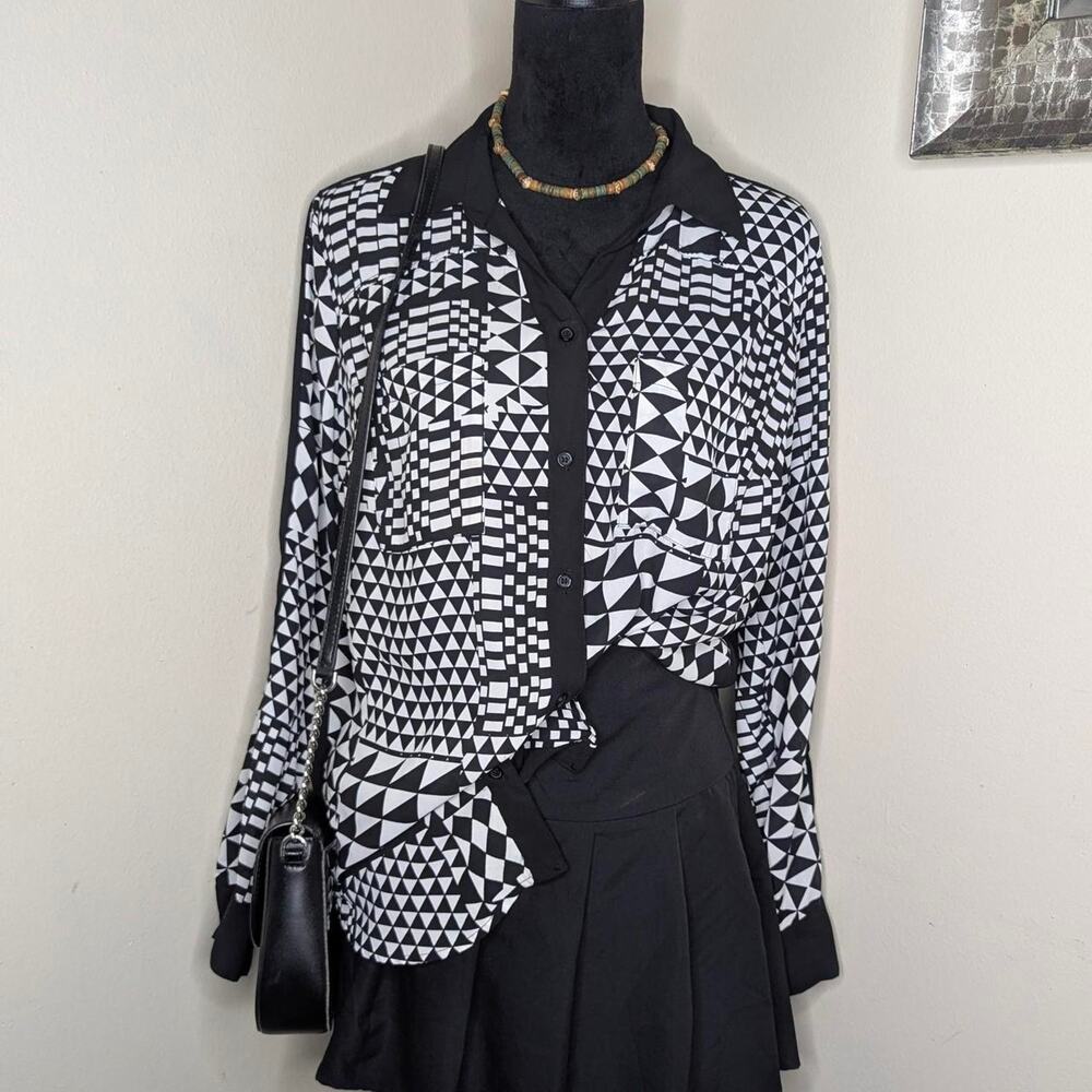 Black and white button up top XL